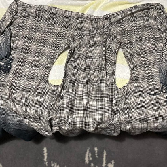 Sleeveless Throwover - Picture 2 of 2